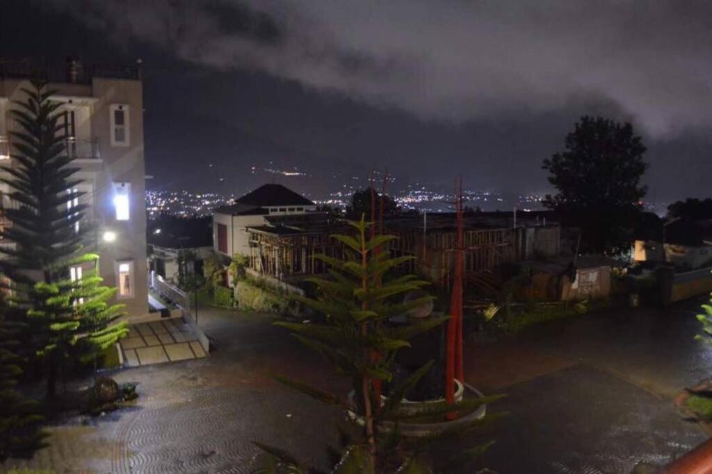 Villa Agro Kusuma Pinus R7 Batu  Exterior foto